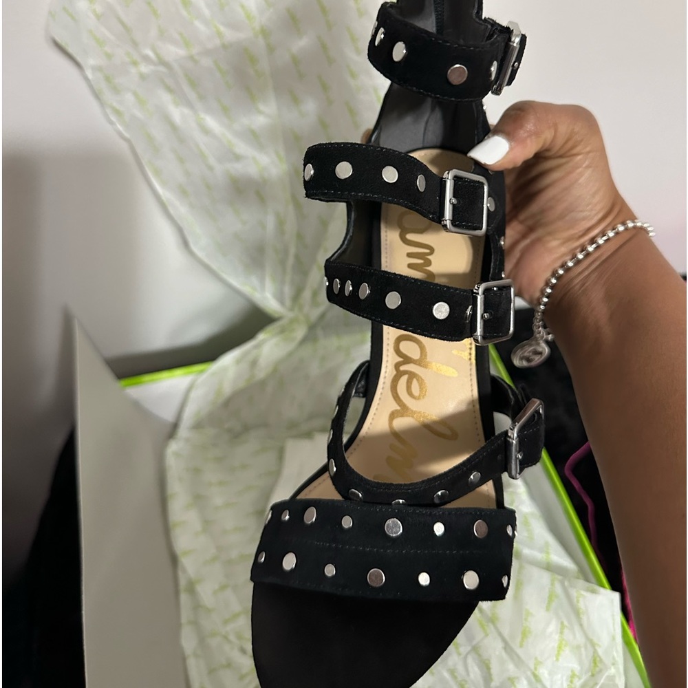 Shoes - Picture 5 of 7